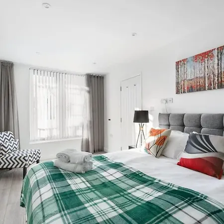Smart 1 Bedroom Apartment In Central Woking Exterior photo