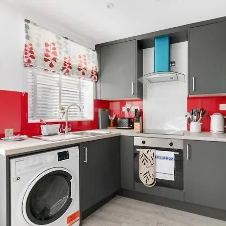 Smart 1 Bedroom Apartment In Central Woking Exterior photo