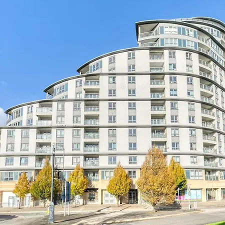 Smart 1 Bedroom Apartment In Central Woking Exterior photo