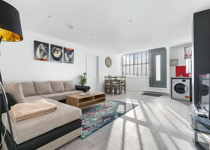 Smart 1 Bedroom Apartment In Central Woking