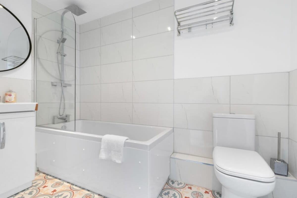 Smart 1 Bedroom In Woking