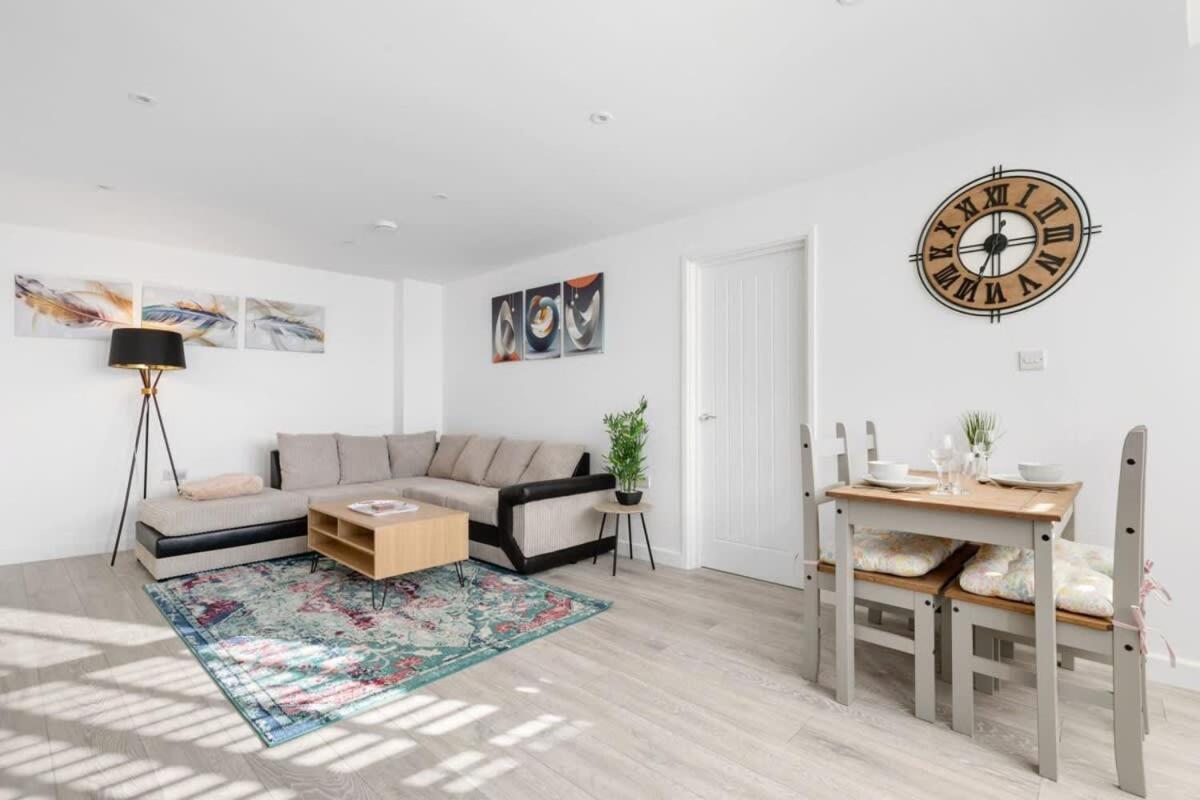 Smart 1 Bedroom In Woking