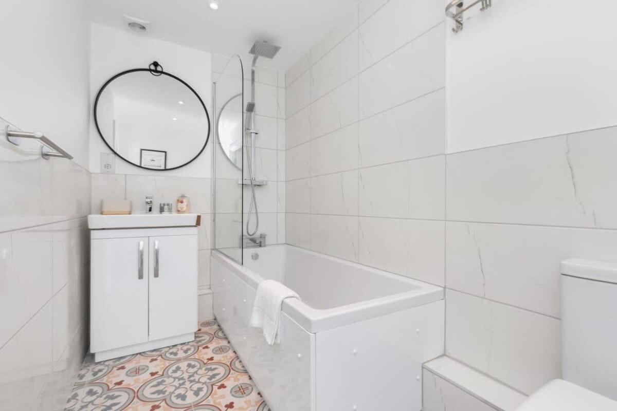 Smart 1 Bedroom In Woking